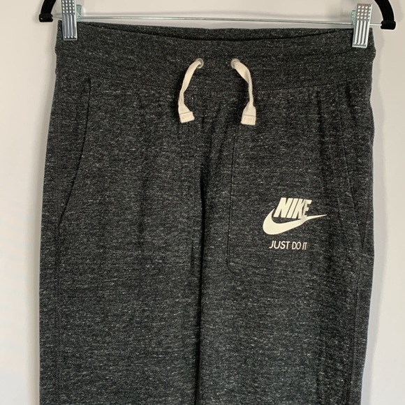 Nike Dark Grey Cropped Skinny Capri Sweatpants - Picture 2 of 7